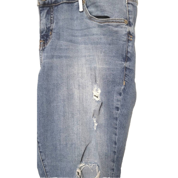 Torrid Boyfriend Distressed Jeans Womens Size 18 Light Wash Raw Hem Destroyed - Picture 3 of 10